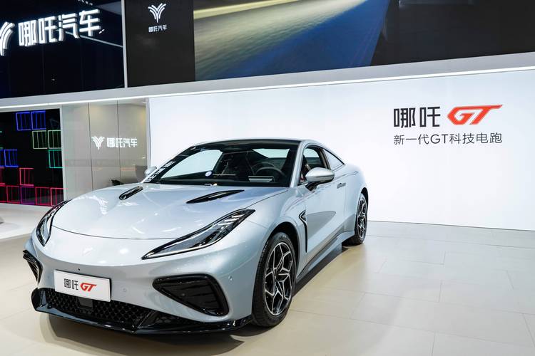 惠州258哪吒汽车在智能汽车领域的表现，领途汽车在新能源汽车市场中的影响力